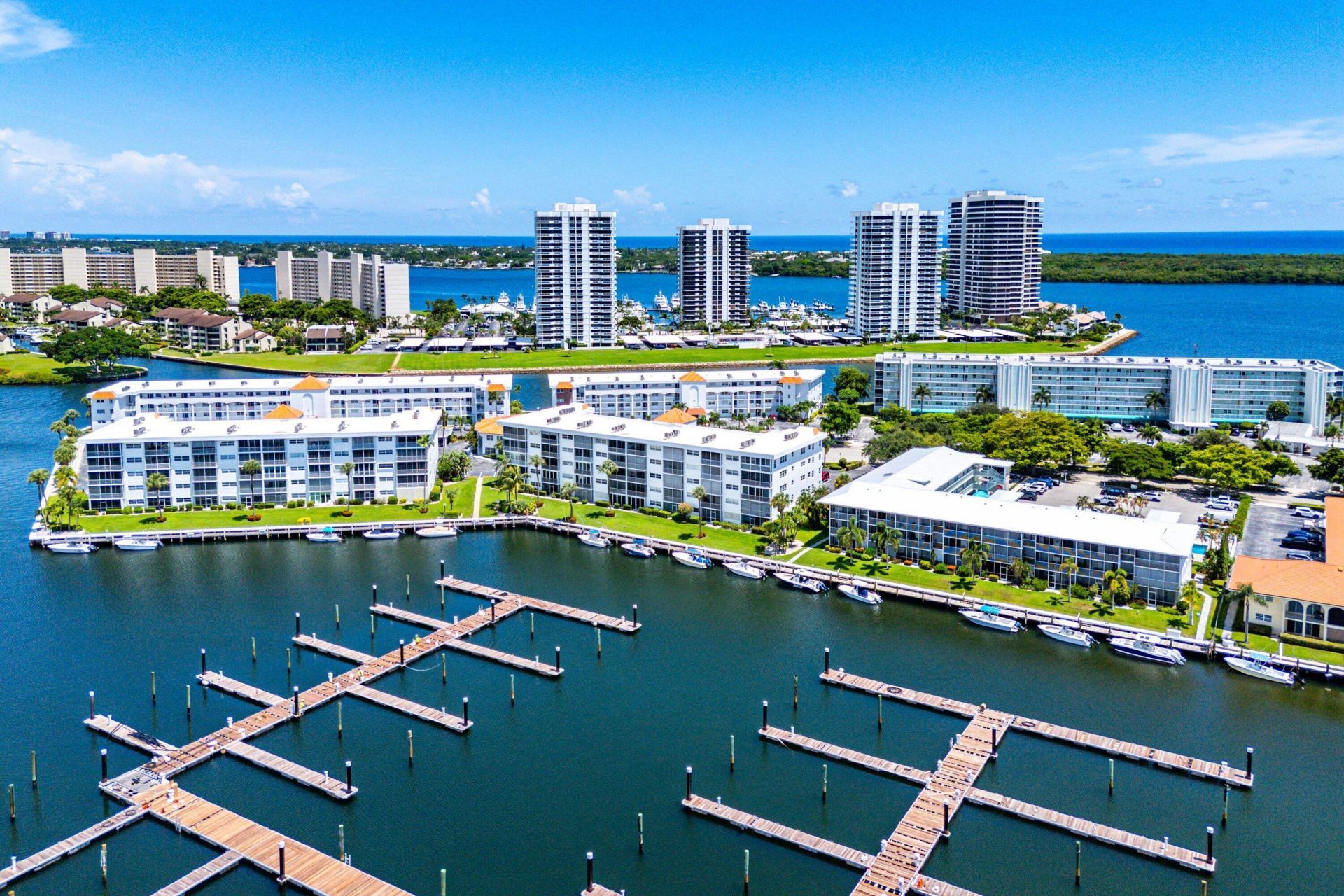 29 Yacht Club Drive, Unit 304, North Palm Beach, FL 33408 Photo