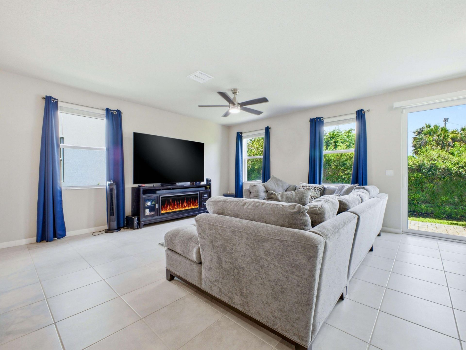 5720 Mentmore Drive, West Palm Beach, FL 33407 Photo