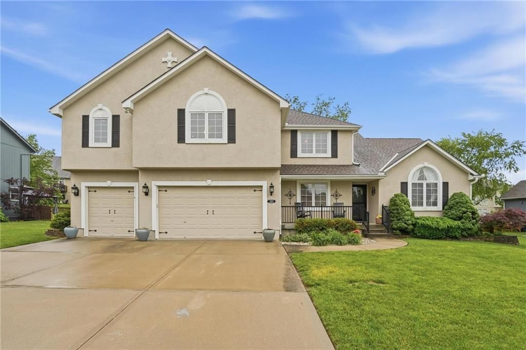 2605 SW Winterview Circle, Lees Summit, MO 64081 Main Photo