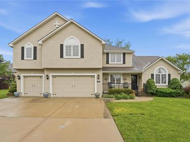 2605 SW Winterview Circle, Lee's Summit, MO 64081