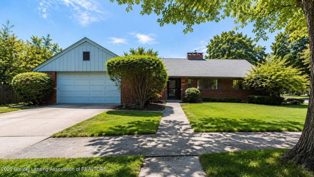 825 Oakwood Drive, East Lansing, MI 48823 Main Photo