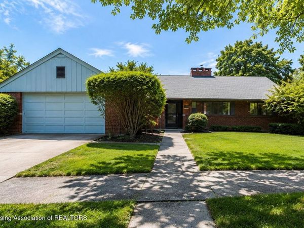 825 Oakwood Drive, East Lansing, MI 48823