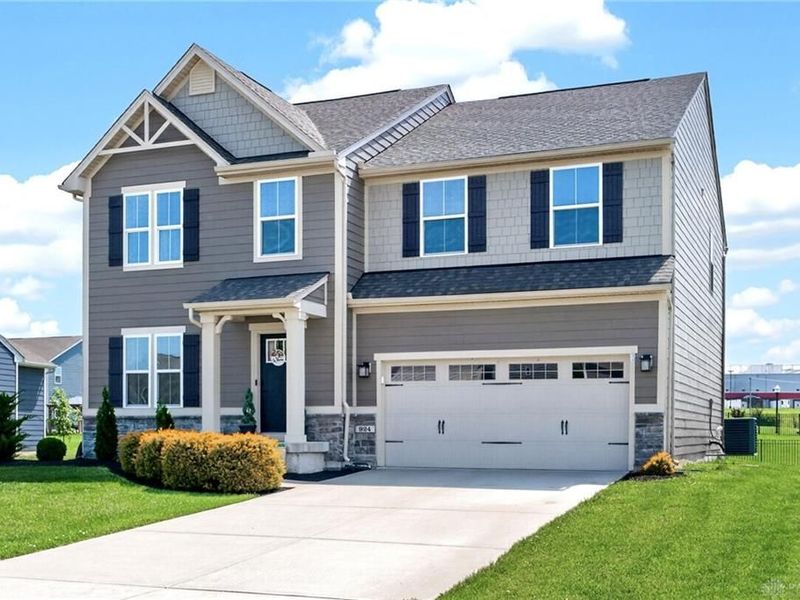 924 Cedar Grove Drive, Tipp City, OH 45371 Photo 1