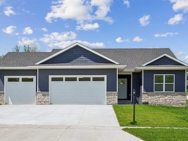 1415 Legend Dr, Tiffin, IA 52340
