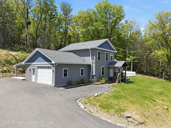 300 Gumbletown Road, Paupack, PA 18451