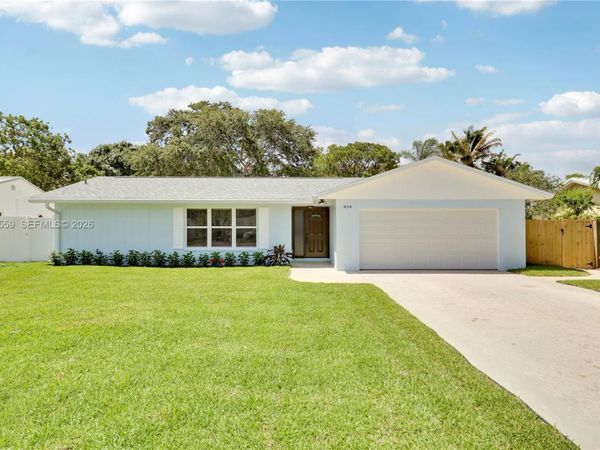 404 Highwood Circle, Jupiter, FL 33458