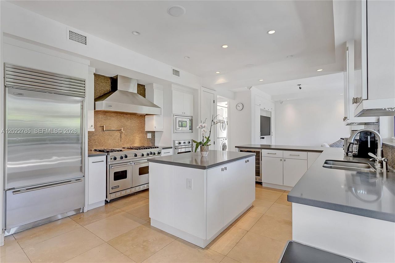 350 Redwood Ln, Key Biscayne, FL 33149 Photo