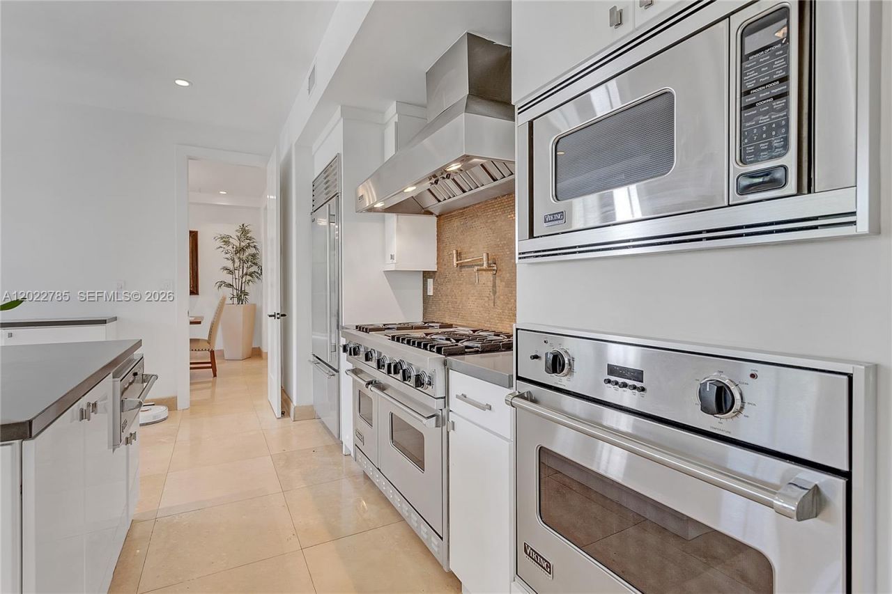 350 Redwood Ln, Key Biscayne, FL 33149 Photo