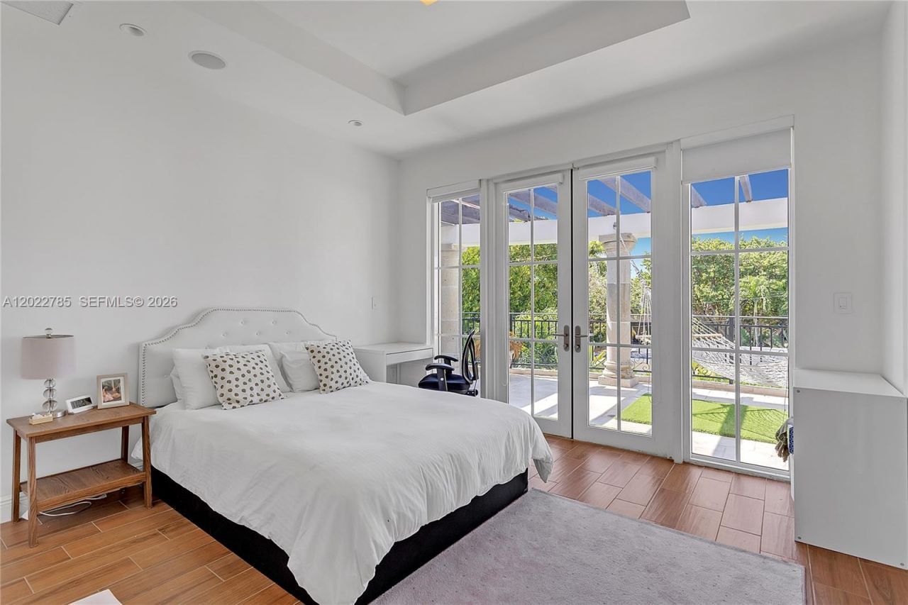 350 Redwood Ln, Key Biscayne, FL 33149 Photo