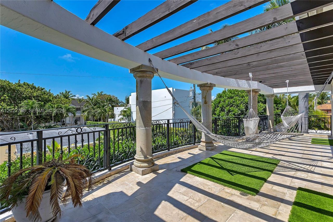 350 Redwood Ln, Key Biscayne, FL 33149 Photo