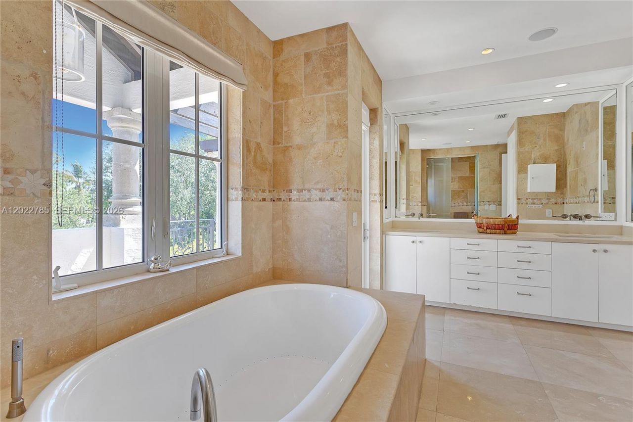 350 Redwood Ln, Key Biscayne, FL 33149 Photo