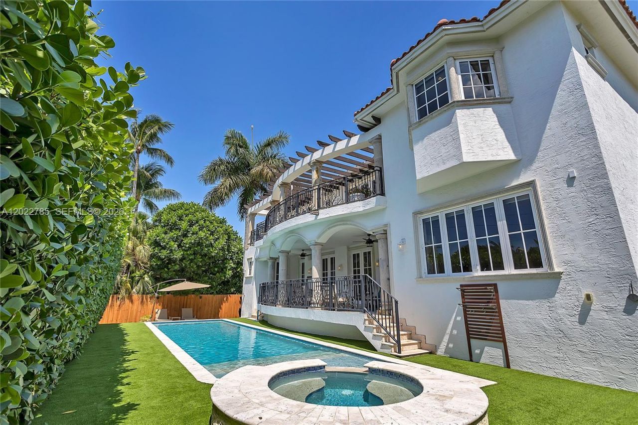 350 Redwood Ln, Key Biscayne, FL 33149 Photo
