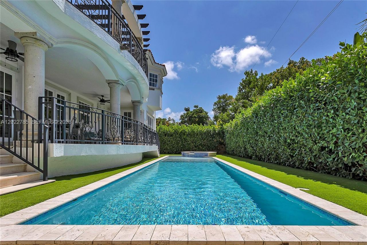 350 Redwood Ln, Key Biscayne, FL 33149 Photo