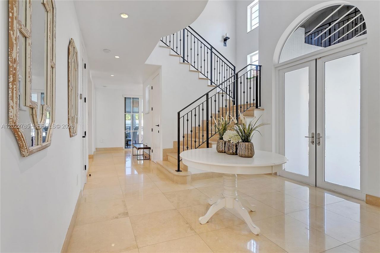 350 Redwood Ln, Key Biscayne, FL 33149 Photo