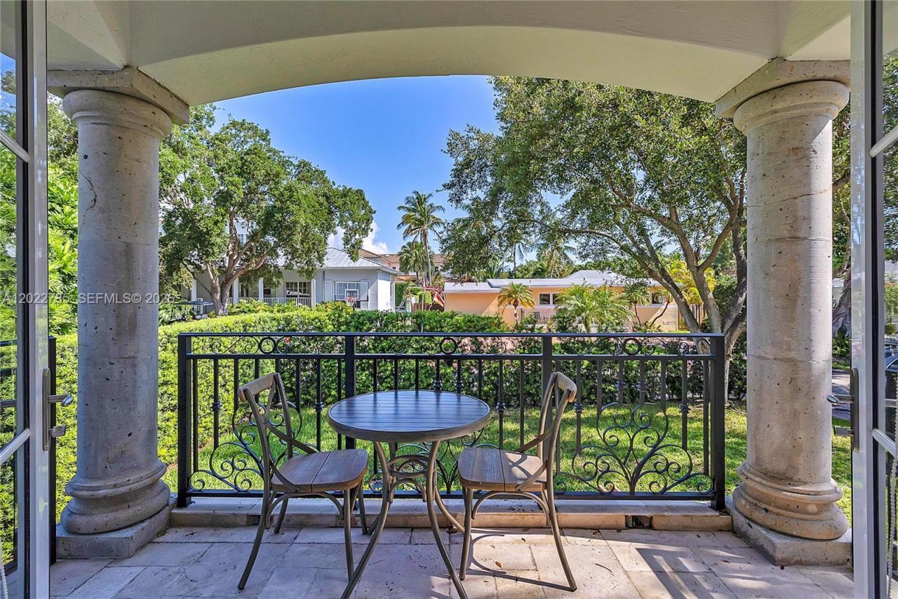 350 Redwood Ln, Key Biscayne, FL 33149 Photo
