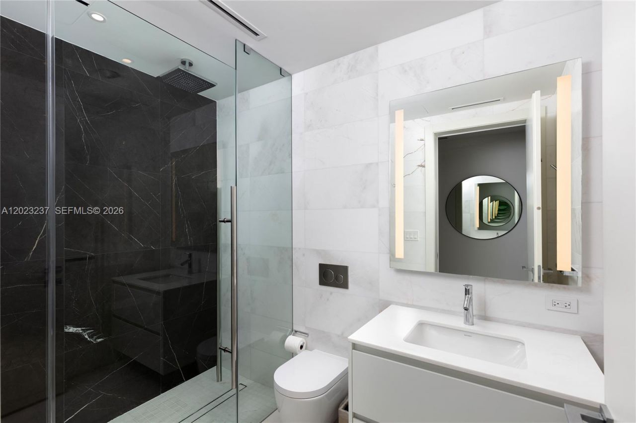 300 S Biscayne Blvd Way, Unit 2107, Miami, FL 33131 Photo