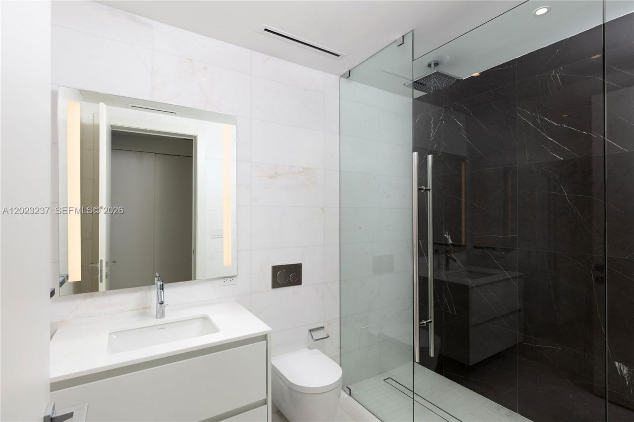 300 S Biscayne Blvd Way, Unit 2107, Miami, FL 33131 Photo