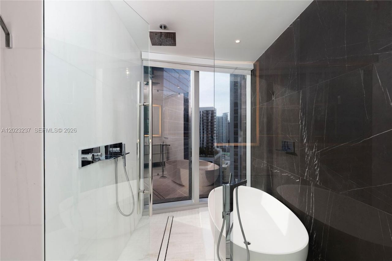 300 S Biscayne Blvd Way, Unit 2107, Miami, FL 33131 Photo