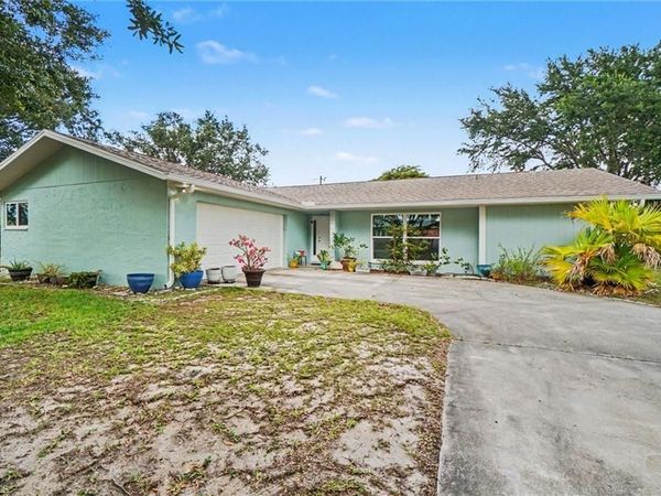 2215 SE 8th ST , CAPE CORAL, FL 33990
