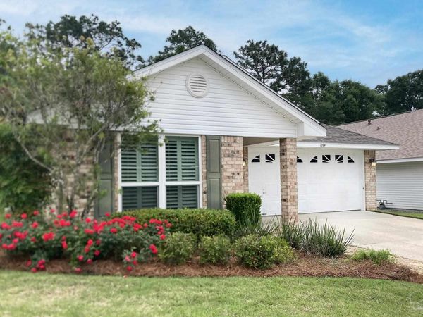 1264 Greystone Ln, Pensacola, FL 32514