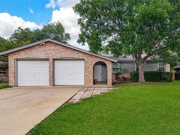 207 Stefanie Street, Burleson, TX 76028