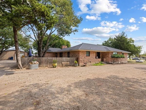 804 Lark Lane, Oak Leaf, TX 75154