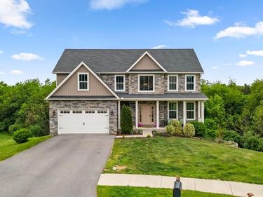 1584 BUNKER COURT, CHAMBERSBURG, PA 17202