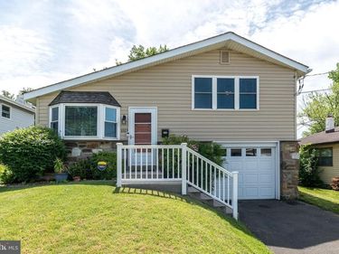 1513 LINDBERGH AVENUE, ABINGTON, PA 19001