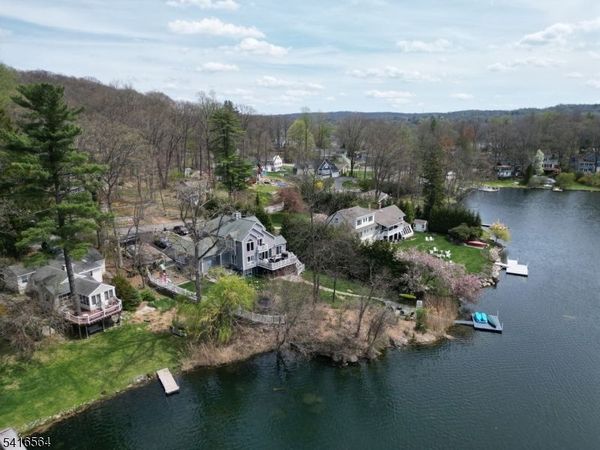 34 N Shore Trl, Sparta, NJ 07871