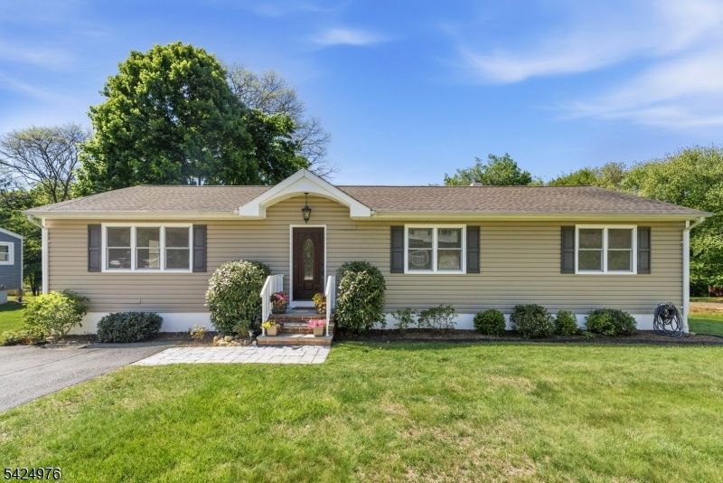 6 Oak Dr, Randolph, NJ 07869 Main Photo