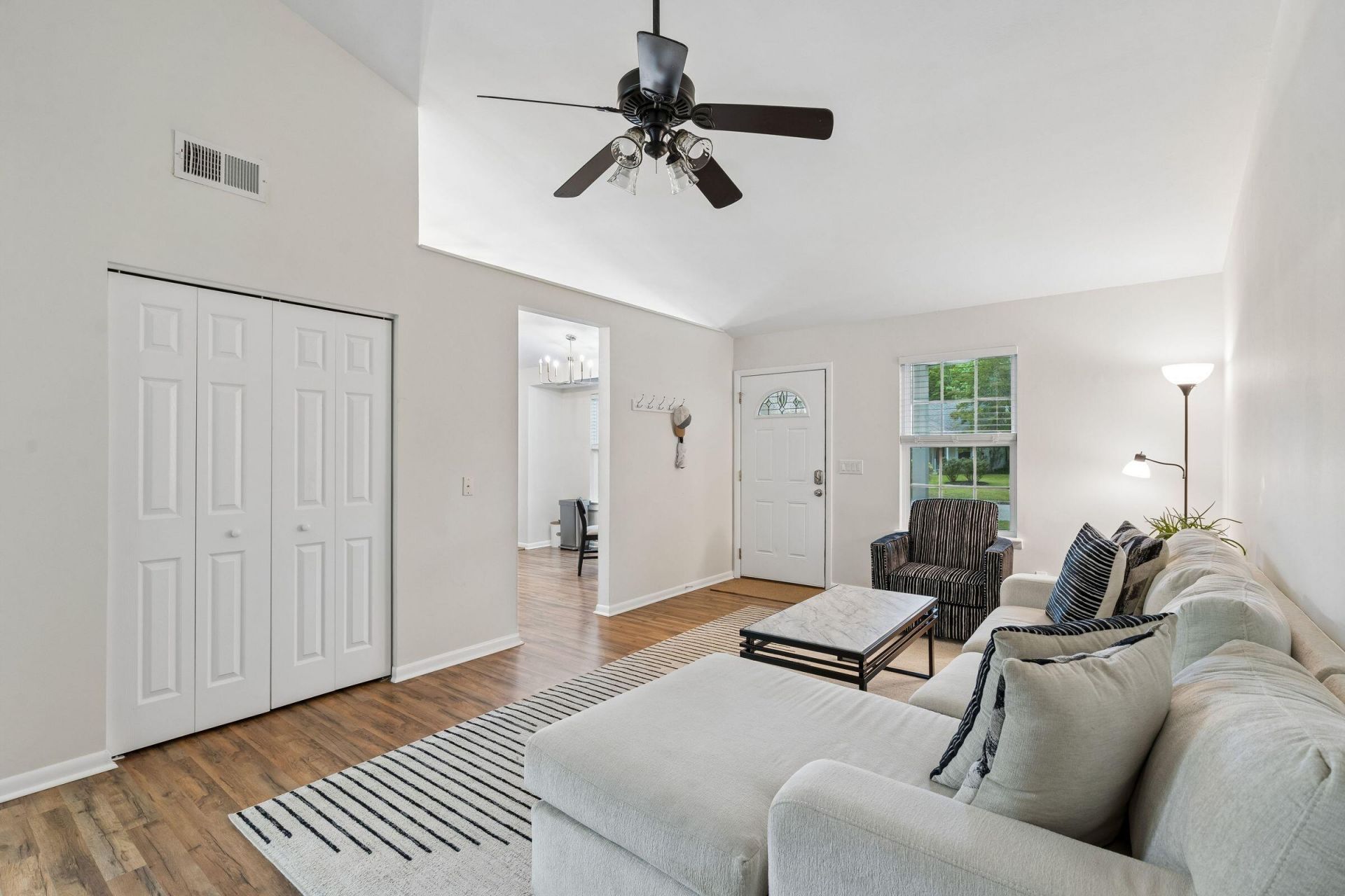 1036 Oakcrest Drive Photo 10
