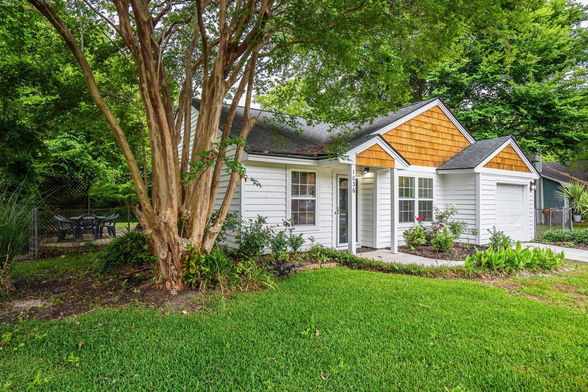 1036 Oakcrest Drive Photo 4