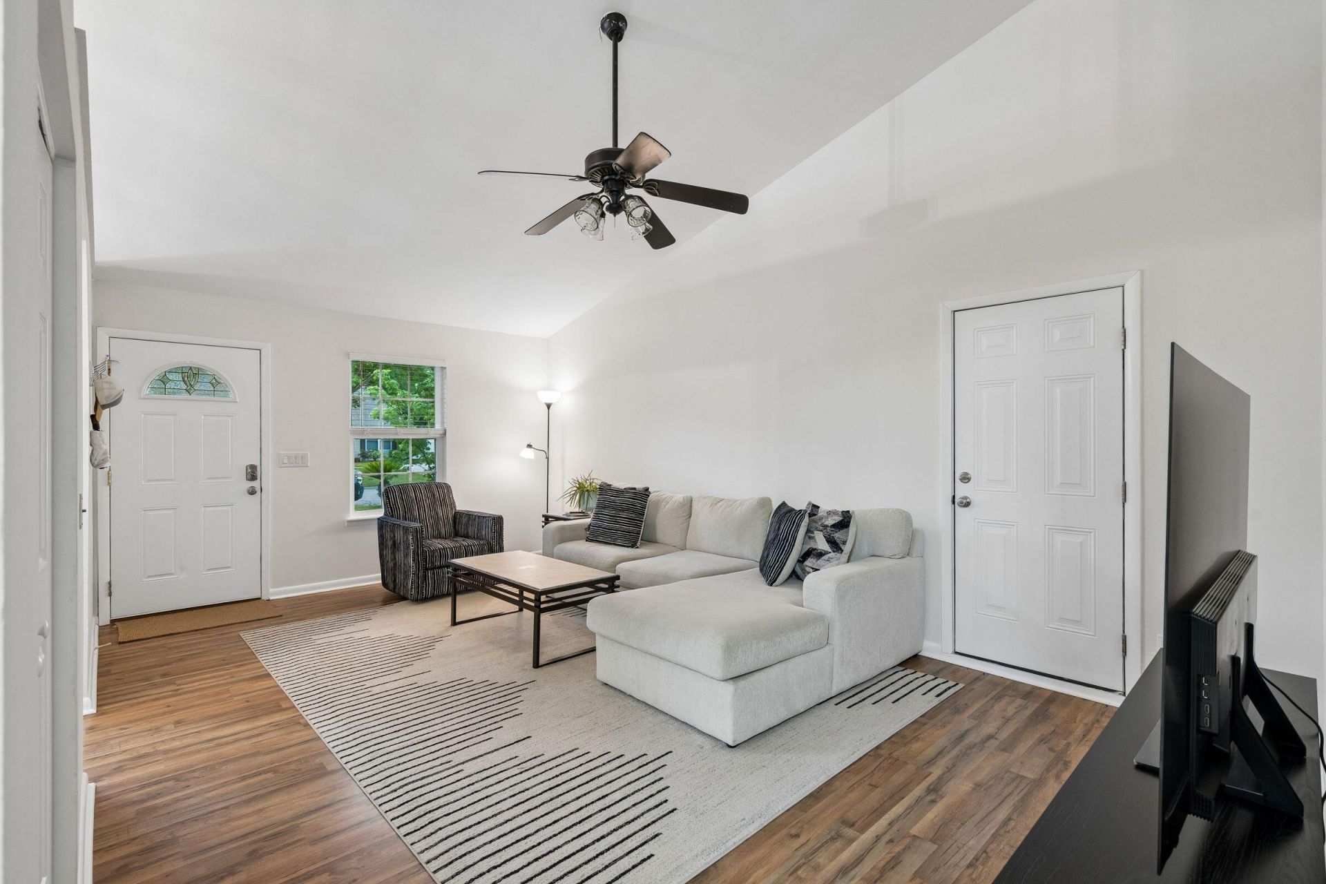 1036 Oakcrest Drive Photo 8