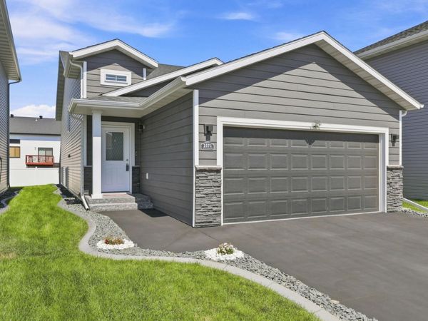 1571 67th Avenue S, Fargo, ND 58104