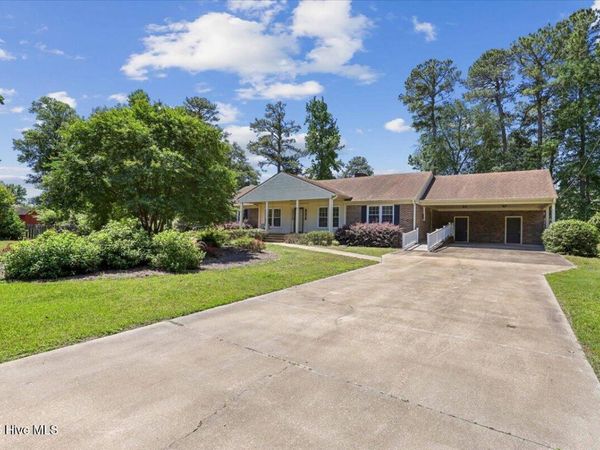 221 Pinewood Circle, Goldsboro, NC 27534