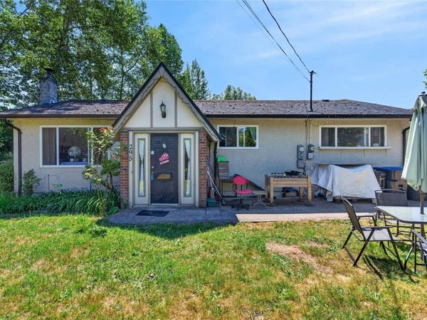 295 Centennial Dr, Courtenay, BC V9N 5R6