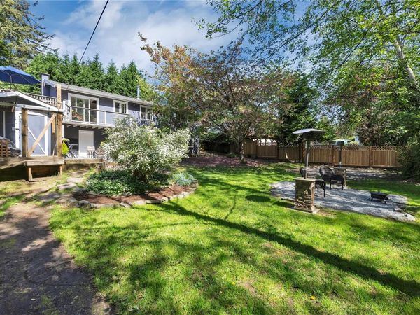 3424 Hammond Bay Rd , Nanaimo, BC V9T 1E6