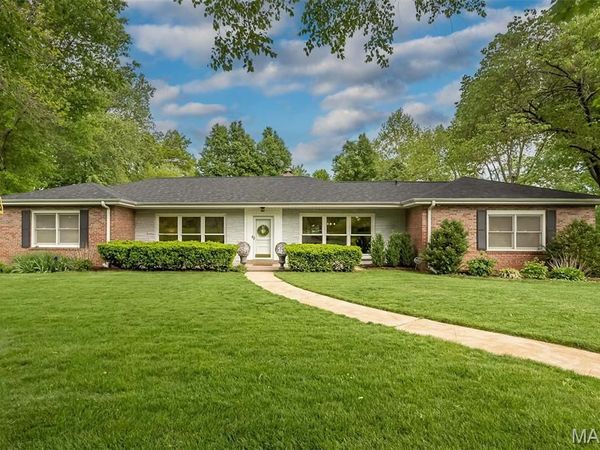 7 Kingston Manor Drive, Ladue, MO 63124