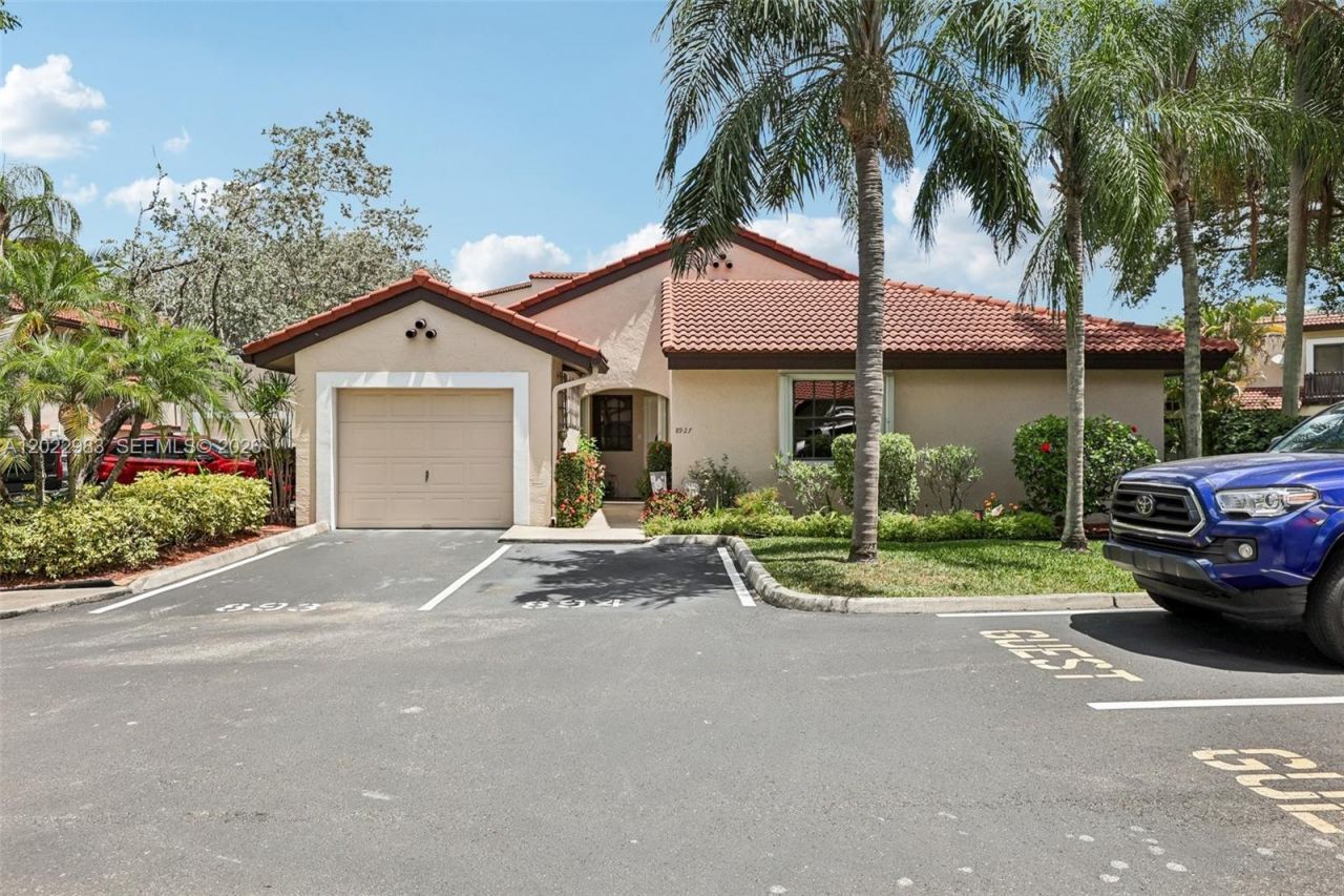 8927 W Sunrise Blvd, Plantation, FL 33322 Main Photo