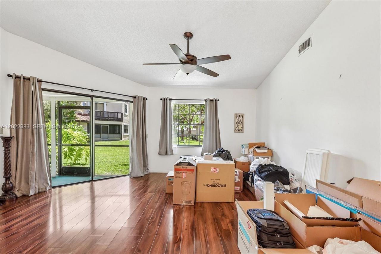 8927 W Sunrise Blvd, Plantation, FL 33322 Photo