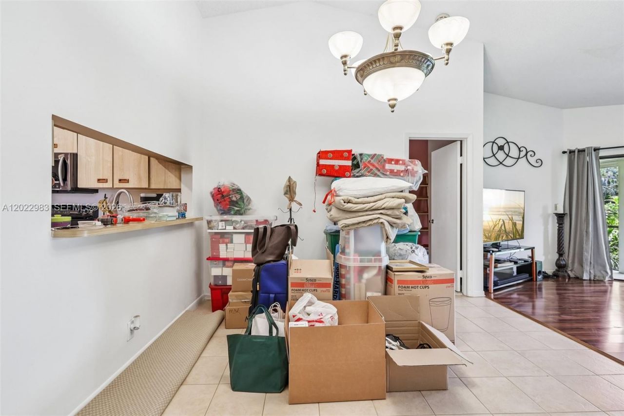 8927 W Sunrise Blvd, Plantation, FL 33322 Photo