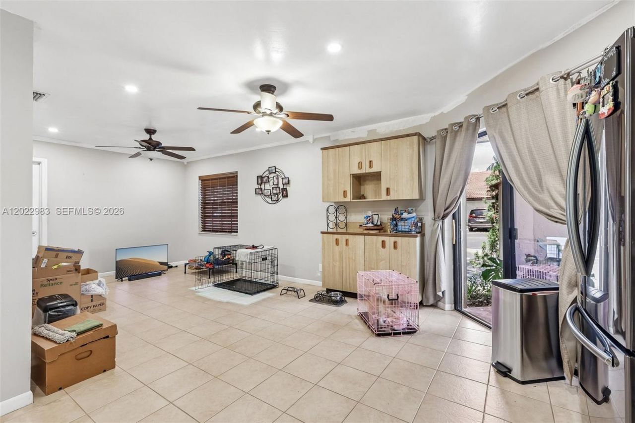 8927 W Sunrise Blvd, Plantation, FL 33322 Photo