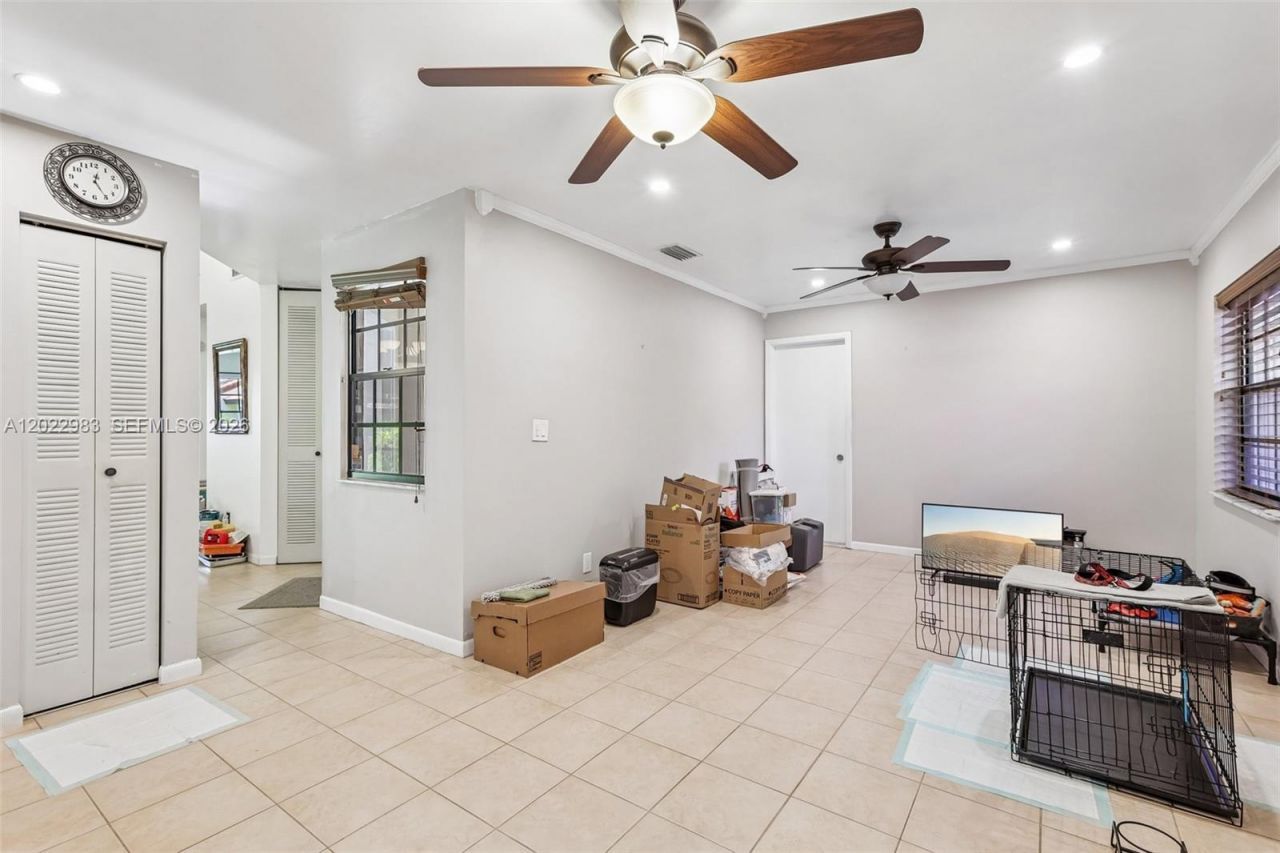 8927 W Sunrise Blvd, Plantation, FL 33322 Photo