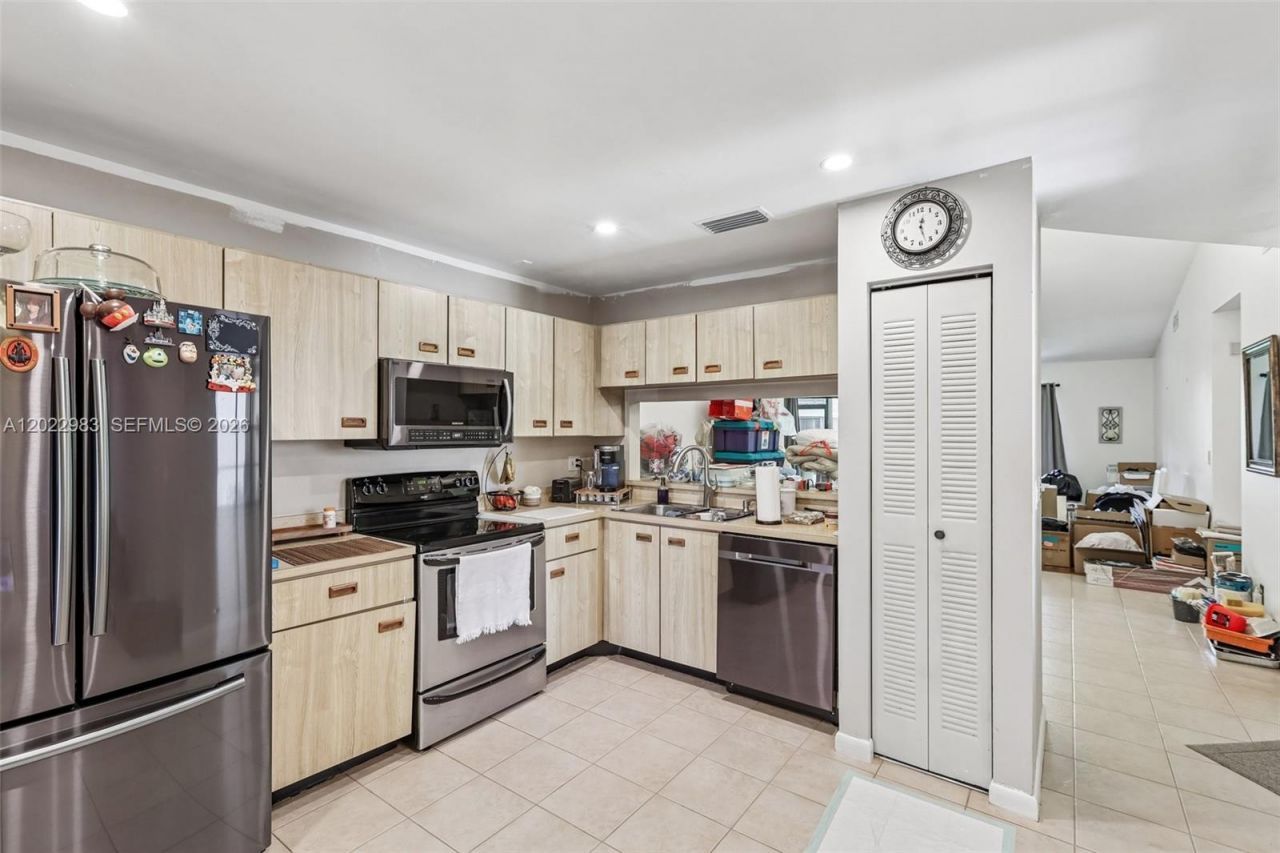 8927 W Sunrise Blvd, Plantation, FL 33322 Photo