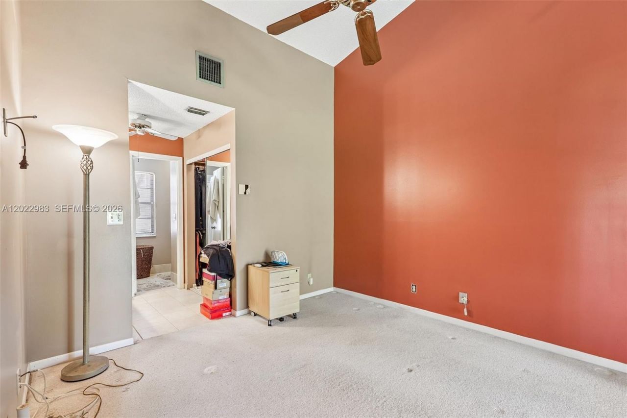 8927 W Sunrise Blvd, Plantation, FL 33322 Photo