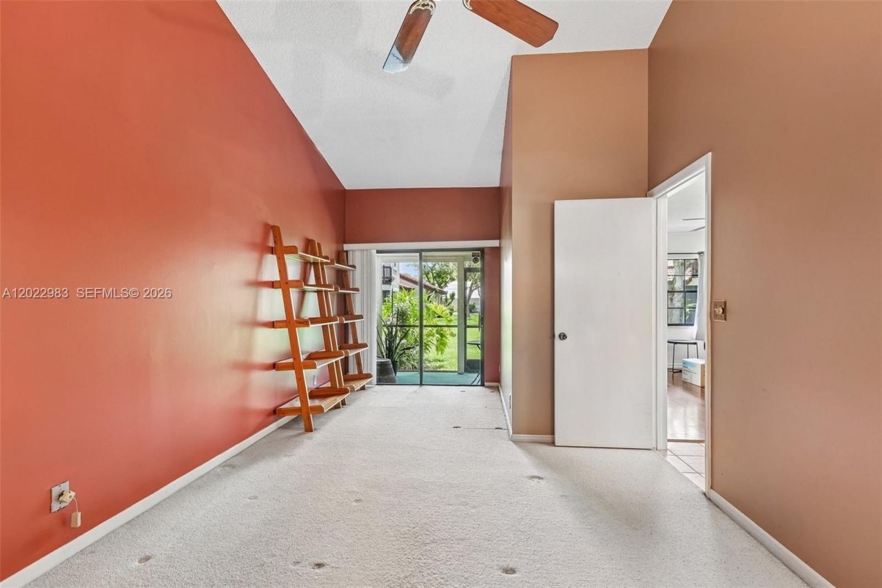 8927 W Sunrise Blvd, Plantation, FL 33322 Photo