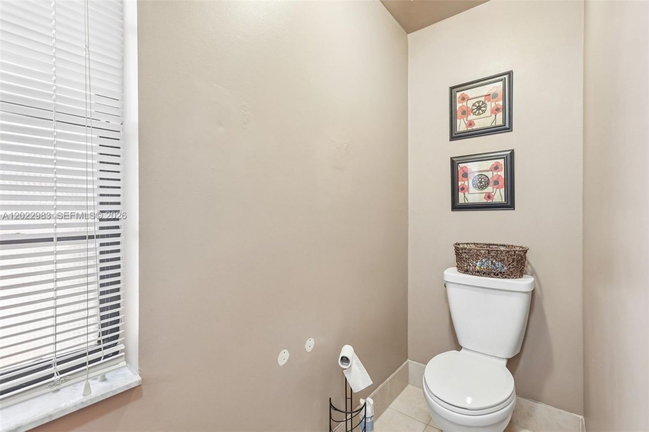 8927 W Sunrise Blvd, Plantation, FL 33322 Photo