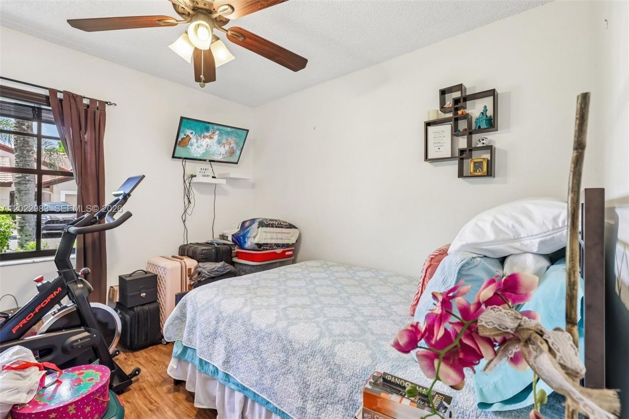 8927 W Sunrise Blvd, Plantation, FL 33322 Photo
