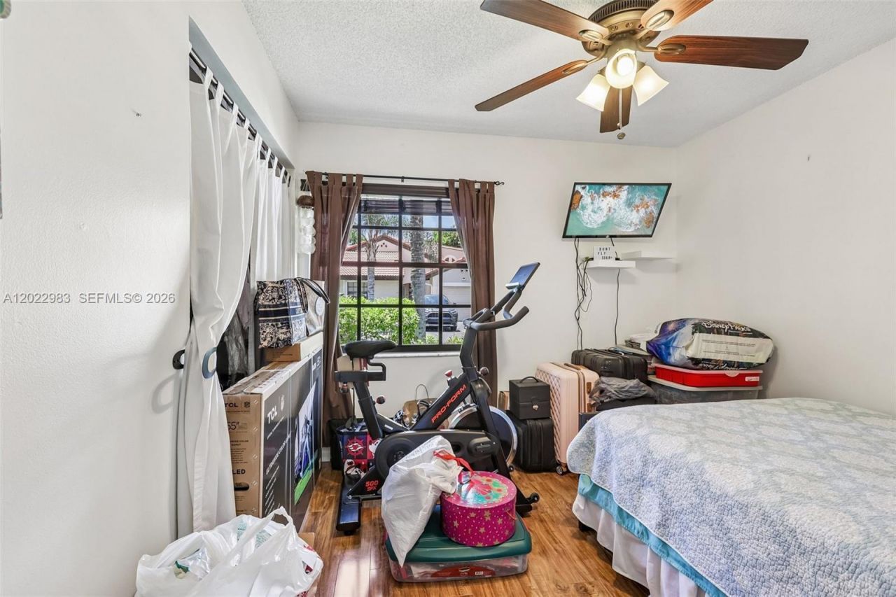 8927 W Sunrise Blvd, Plantation, FL 33322 Photo