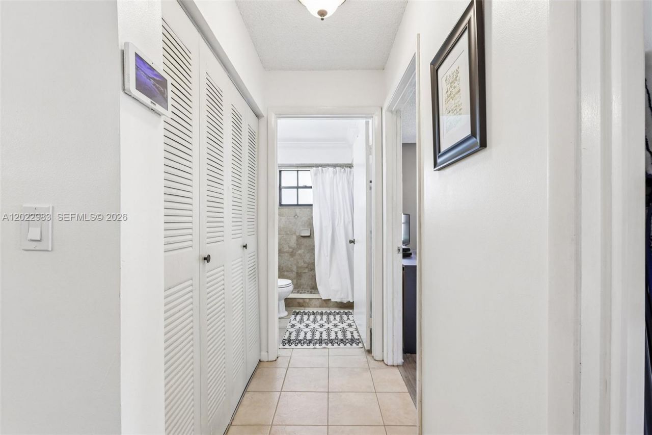 8927 W Sunrise Blvd, Plantation, FL 33322 Photo